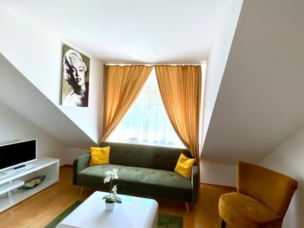Cosy In Location Apartament Viena